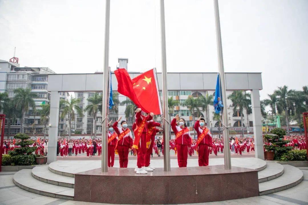 孩子小学阶段到底应该陪学还是放养？